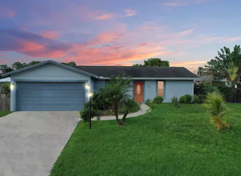 571 SE Karrigan Ter, Port Saint Lucie, FL 34983
