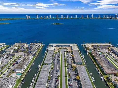 110 Wettaw Ln #206, North Palm Beach, FL 33408