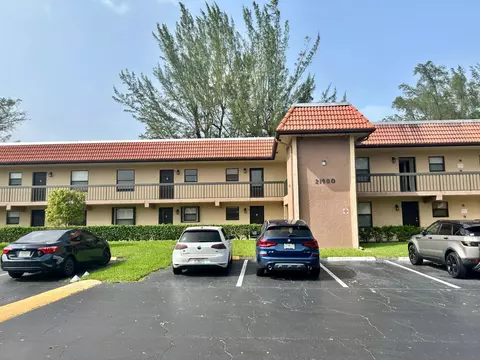 21900 Lake Forest Cir #203, Boca Raton, FL 33433