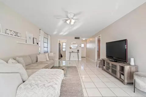 54 E Royal, Palm Beach, FL 33411