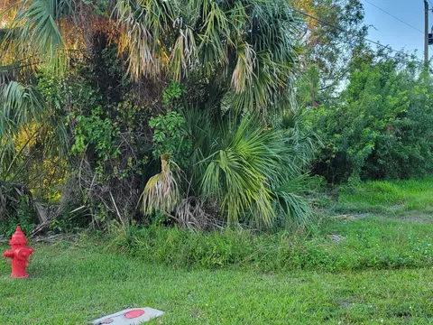 8635 95th Ct, Vero Beach, FL 32967