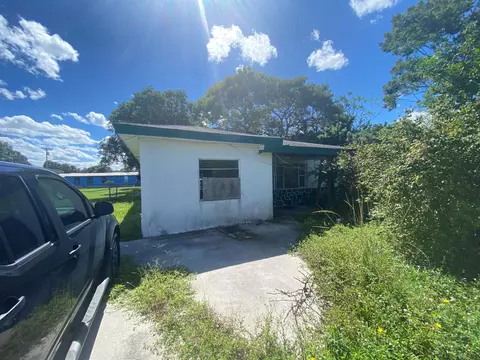2205 Avenue M Ave, Fort Pierce, FL 34950