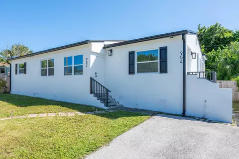 952 42nd, West Palm Beach, FL 33407