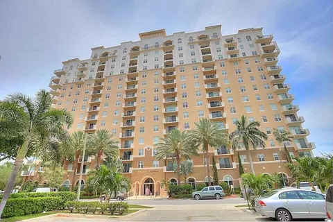 616 Clearwater Park Rd #303, West Palm Beach, FL 33401