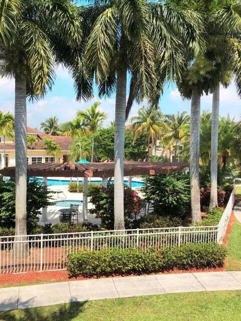6529 Emerald Dunes Dr #204, West Palm Beach, FL 33411
