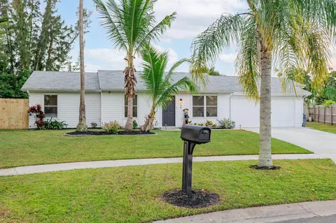 337 NE Camelot Dr, Port Saint Lucie, FL 34983