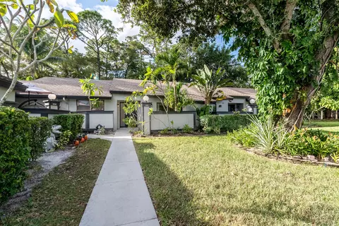 335 Pennington Ct, Royal Palm Beach, FL 33411
