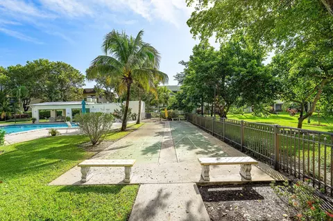 6075 N Sabal Palm Blvd #313, Tamarac, FL 33319