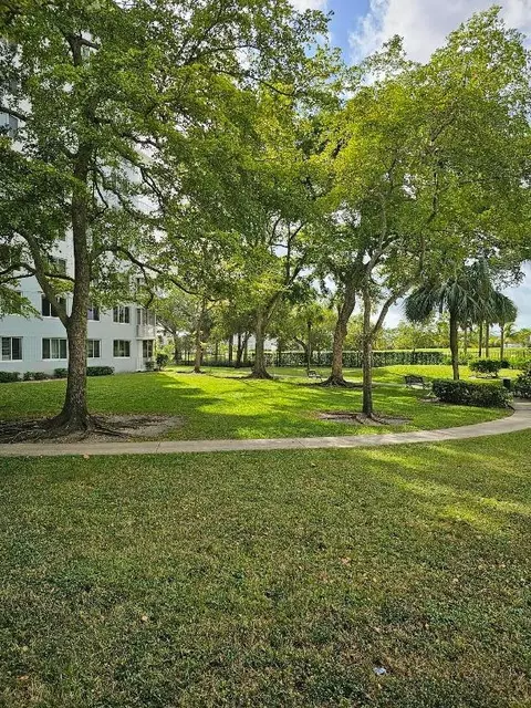 4200 Hillcrest #105, Hollywood, FL 33021