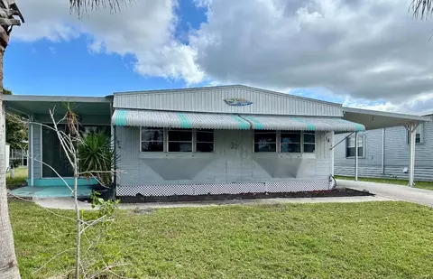14 S Granada Ln, Port Saint Lucie, FL 34952