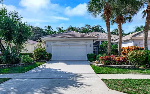 9511 Crescent View Dr N, Boynton Beach, FL 33437