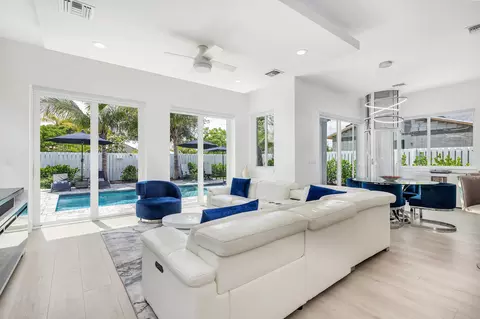 1519 N Lakeside Dr, Lake Worth Beach, FL 33460