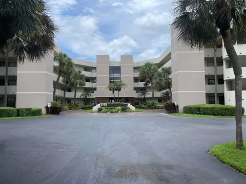 5701 Camino Del Sol #207, Boca Raton, FL 33433