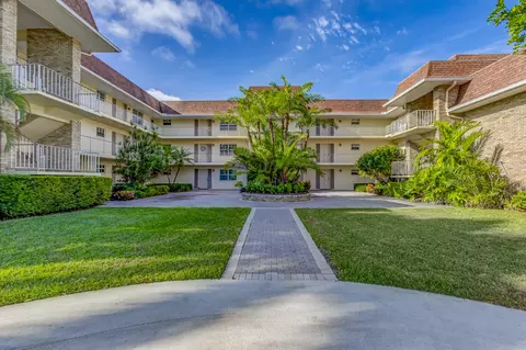 5560 Tamberlane Cir #223, Palm Beach Gardens, FL 33418