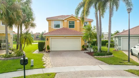 5401 Eastbay Dr, Greenacres, FL 33463
