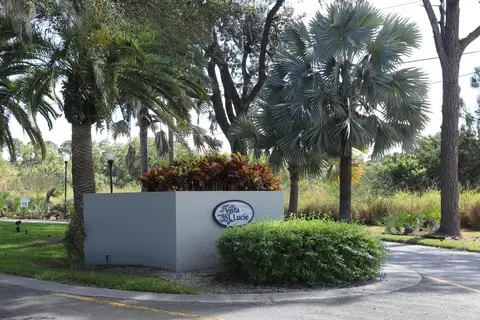 8 Lake Vista Trl, Port Saint Lucie, FL 34952