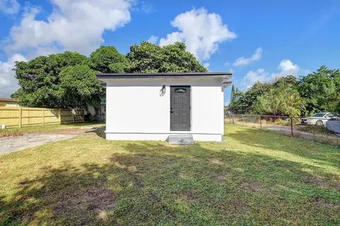 423 SW 5th Ave #B, Delray Beach, FL 33444