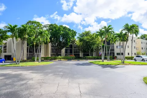 5220 Las Verdes Cir #302, Delray Beach, FL 33484