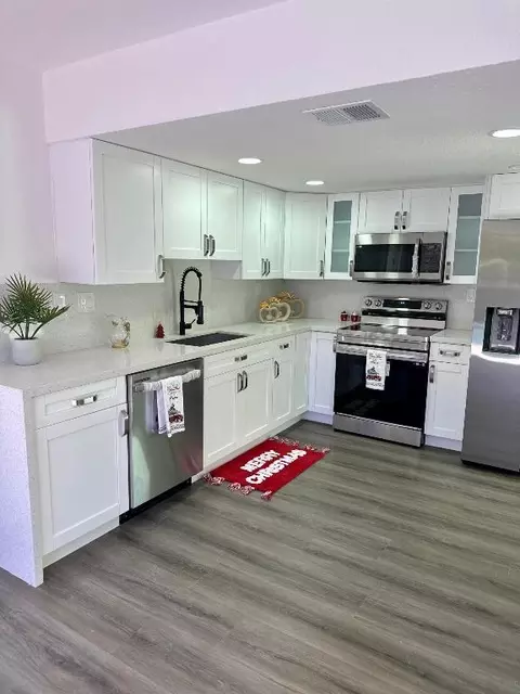 5703 S Travelers Palm Ln, Tamarac, FL 33319