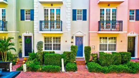 1048 E Heritage Club Cir, Delray Beach, FL 33483
