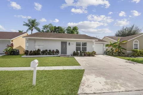 5628 Priscilla Ln, Lake Worth, FL 33463