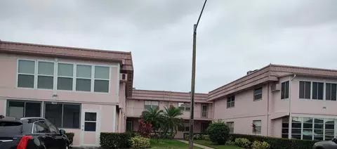 380 Saxony Ln, Delray Beach, FL 33446