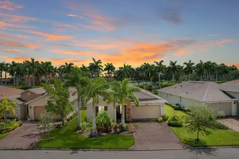 10124 SW Fernwood Ave, Port Saint Lucie, FL 34987
