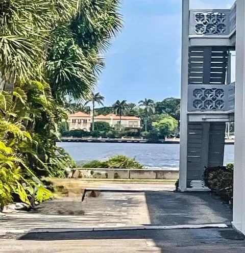 203 Lakeland Dr, West Palm Beach, FL 33405
