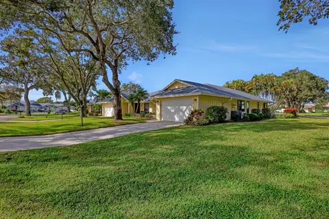 12766 SE Pinehurst Ct, Hobe Sound, FL 33455