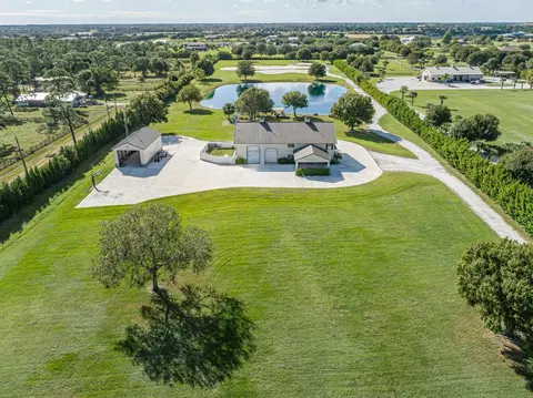 6905 1st St SW, Vero Beach, FL 32968