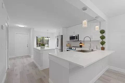 5306 Cedar Lake Dr #104, Boynton Beach, FL 33437