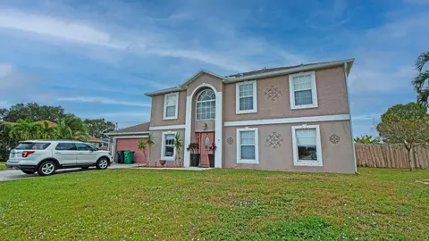 385 SW Kestor Dr, Port Saint Lucie, FL 34953