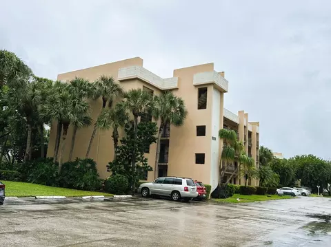 4760 Lucerne Lks #201, Lake Worth, FL 33467