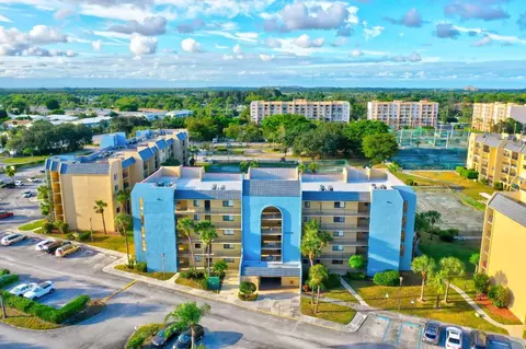 2788 Tennis Club Dr #101, West Palm Beach, FL 33417