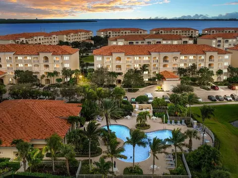 6 Harbour Isle Dr E #201, Fort Pierce, FL 34949