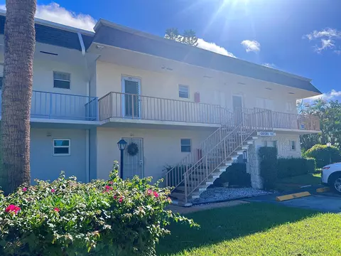 201 Oxford 700 #201, West Palm Beach, FL 33417