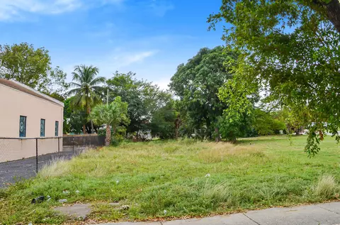 618 14th St, West Palm Beach, FL 33401
