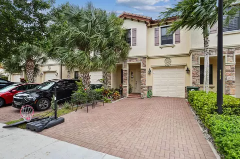 6947 Broadland Way, Coconut Creek, FL 33073