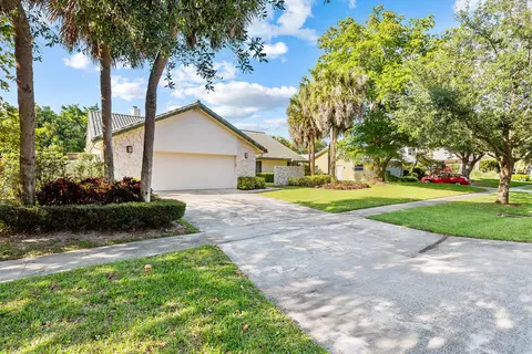 7587 Estrella Cir, Boca Raton, FL 33433