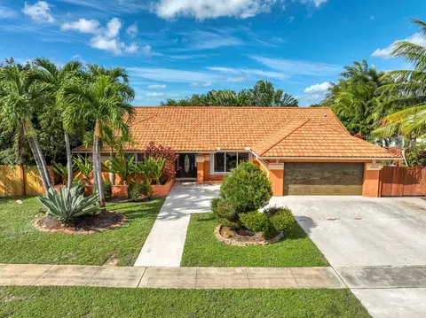 9711 Sun Pointe Dr, Boynton Beach, FL 33437