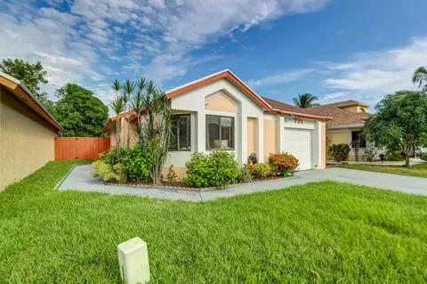 735 Holly St, North Lauderdale, FL 33068