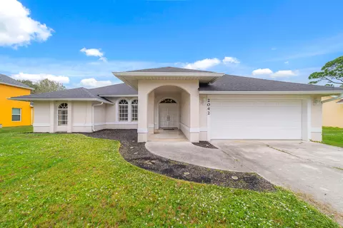 2042 SW Capeador St, Port Saint Lucie, FL 34953