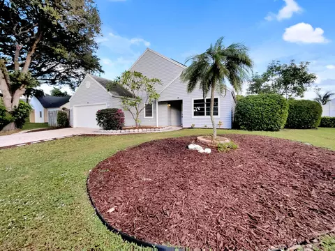 8 Cedar Cir, Boynton Beach, FL 33436 photo 1