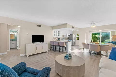 35 Colonial Club Dr #102, Boynton Beach, FL 33435