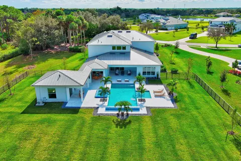 20105 SE Bridgewater Dr, Jupiter, FL 33458