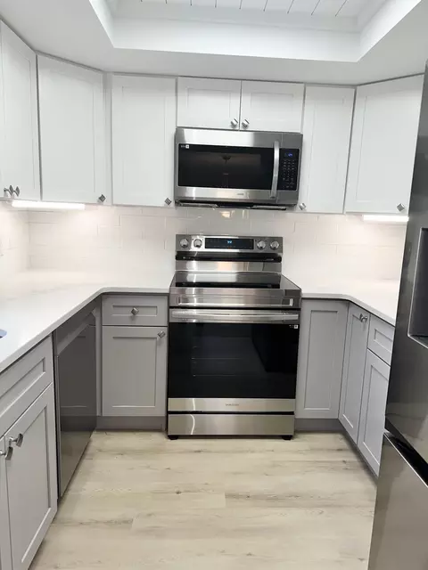 91 SW South River Dr #107, Stuart, FL 34997
