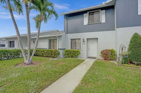 2641 Gately Dr W #1002, West Palm Beach, FL 33415