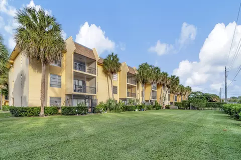 460 NW 20th St #211, Boca Raton, FL 33431
