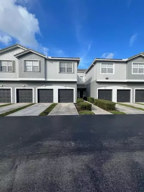 3041 Grandiflora Dr, Greenacres, FL 33467