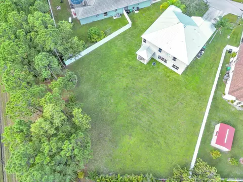 5852 NW Leghorn Ave, Port Saint Lucie, FL 34986